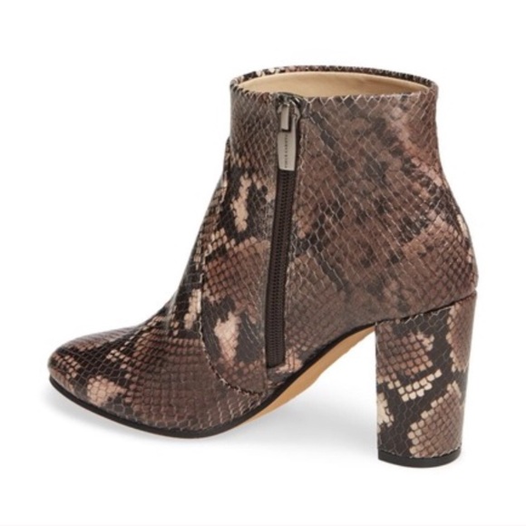 NWT VINCE CAMUTO Sanstan Snake Print Bootie